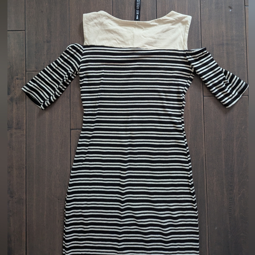 Design Lab Lord & Taylor Cream and Black Top